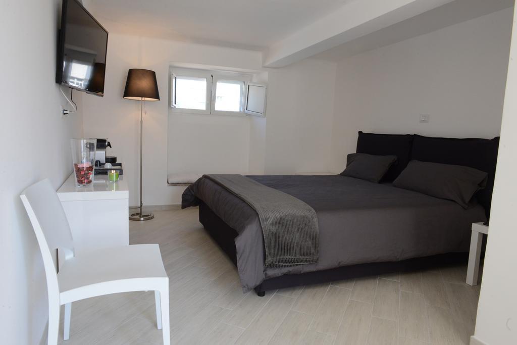 B&B Sparano Luxury Suites Барі Номер фото